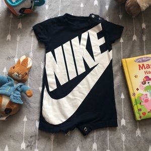 👟BABY BOY NIKE NAVY SWOOSH ONESIE!!
